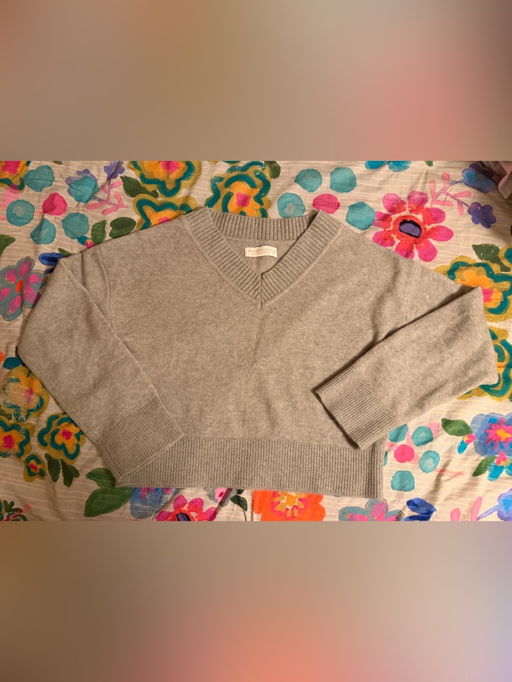 Abercrombie & Fitch Quiet Luxury Gray Green Merino Wool V-Neck Cropped Sweater